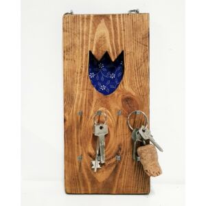 Kézműves, rusztikus fali kulcstartó, kék tulipános mintával, kétsoros
