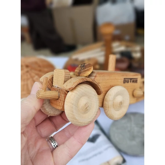 Dutra traktor, kézműves termék
