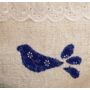 Kép 5/6 - Kézműves női táska zsákvászonból – kékfestős madaras mintával